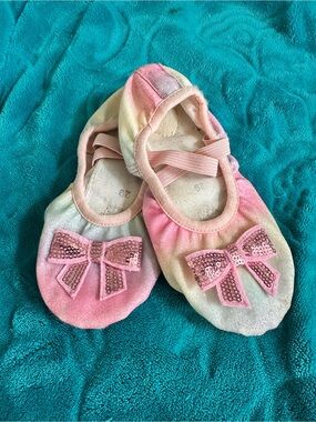 Girls Pink Gradient Ballet Slippers with Sequin Bows